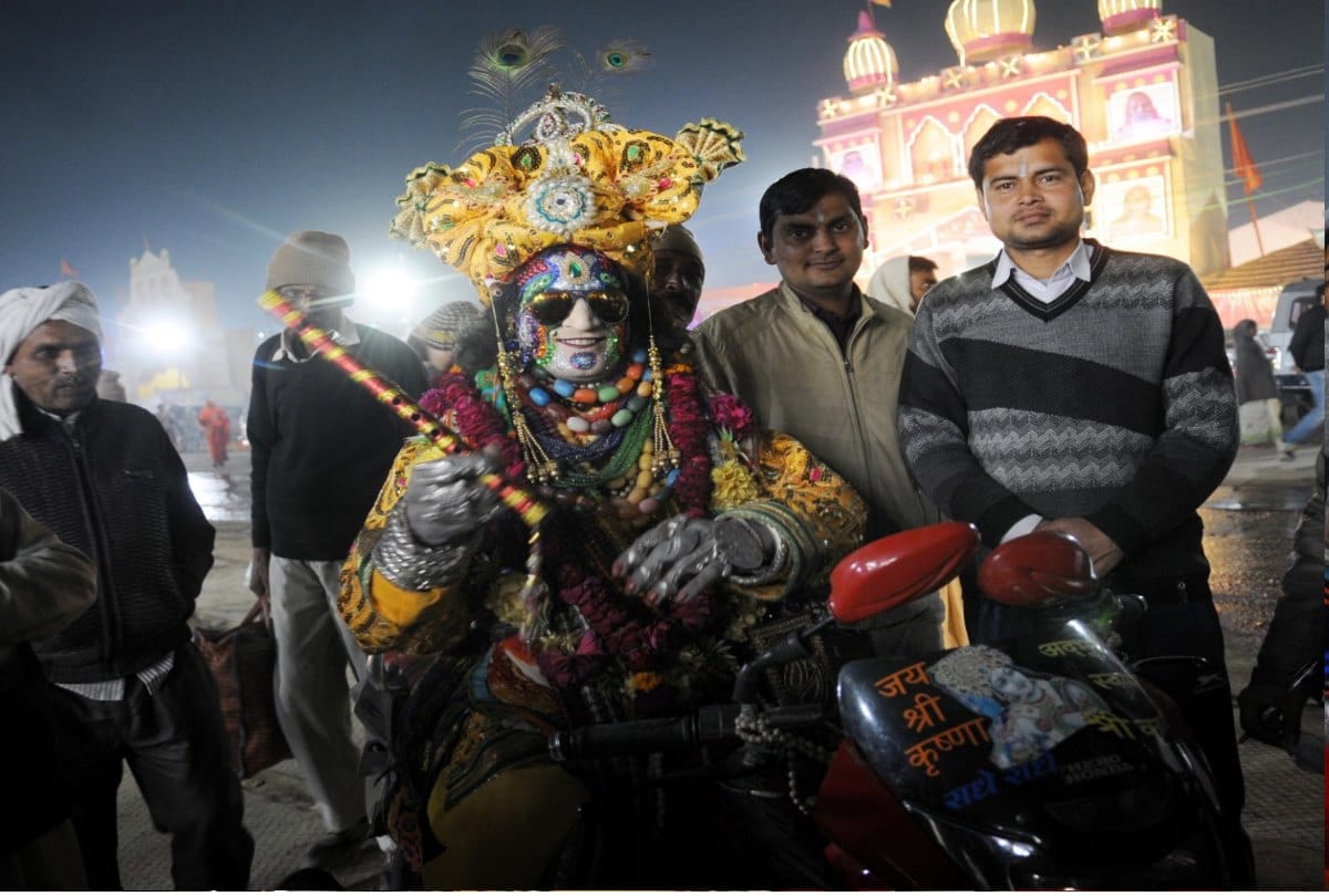 Unique Baba in Kumbh Mela 2019 Drive glasses and flute in hand