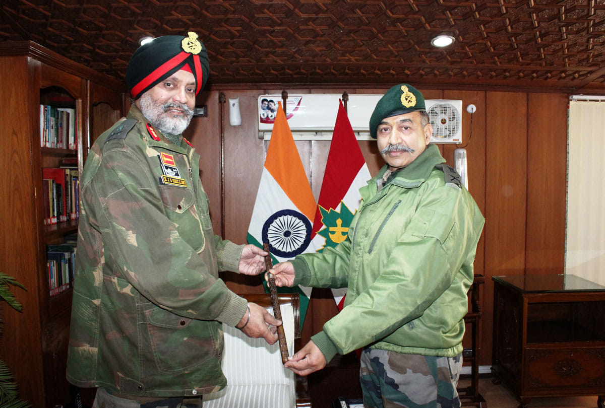 lieutenant general kanwaljeet singh dhillon takes charge of chinar corps jammu kashmir