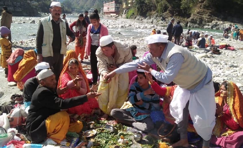 The festival of Vasant Panchami celebrated with pomp.