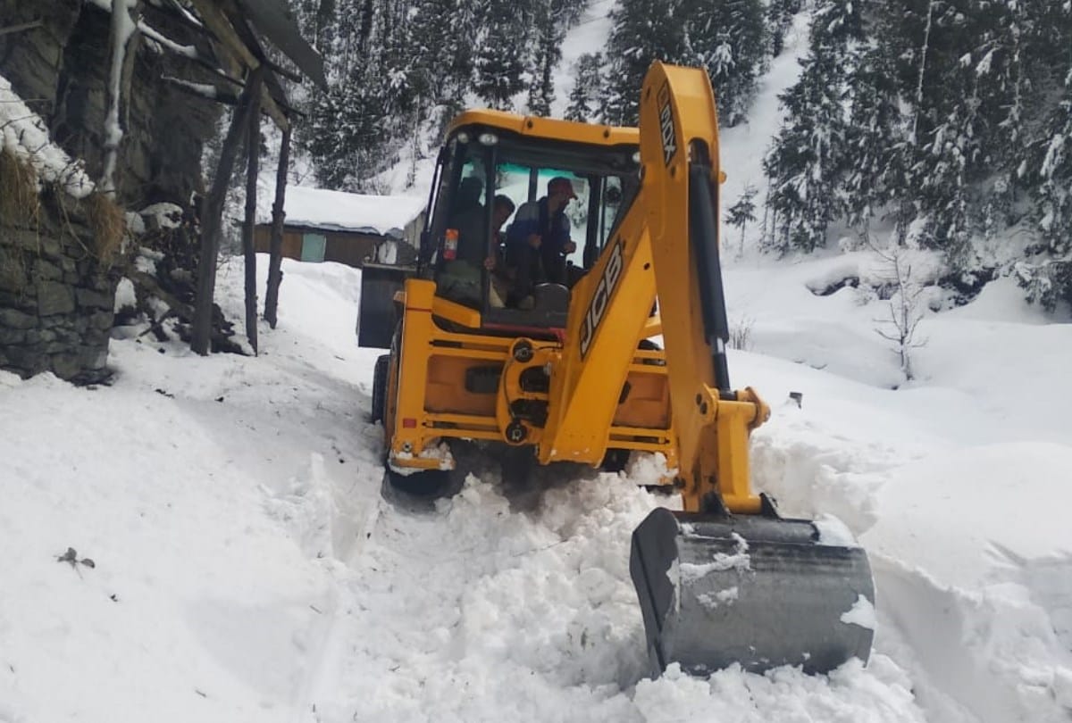 400 roads still bocked in himachal due to snowfall