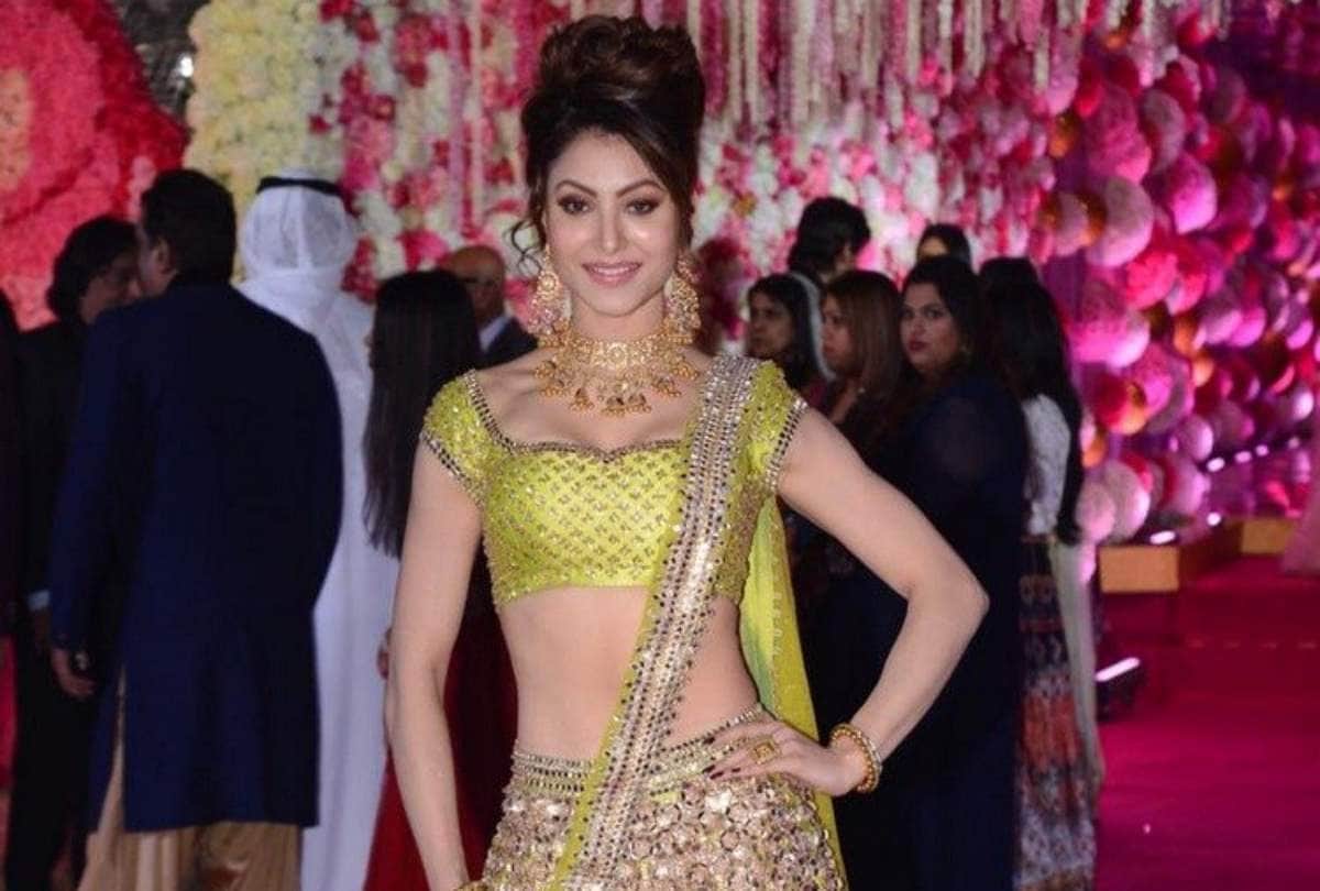 Coronavirus outbreak Urvashi Rautela support covid 19 affected   Kanika Kapoor gave controversial statement