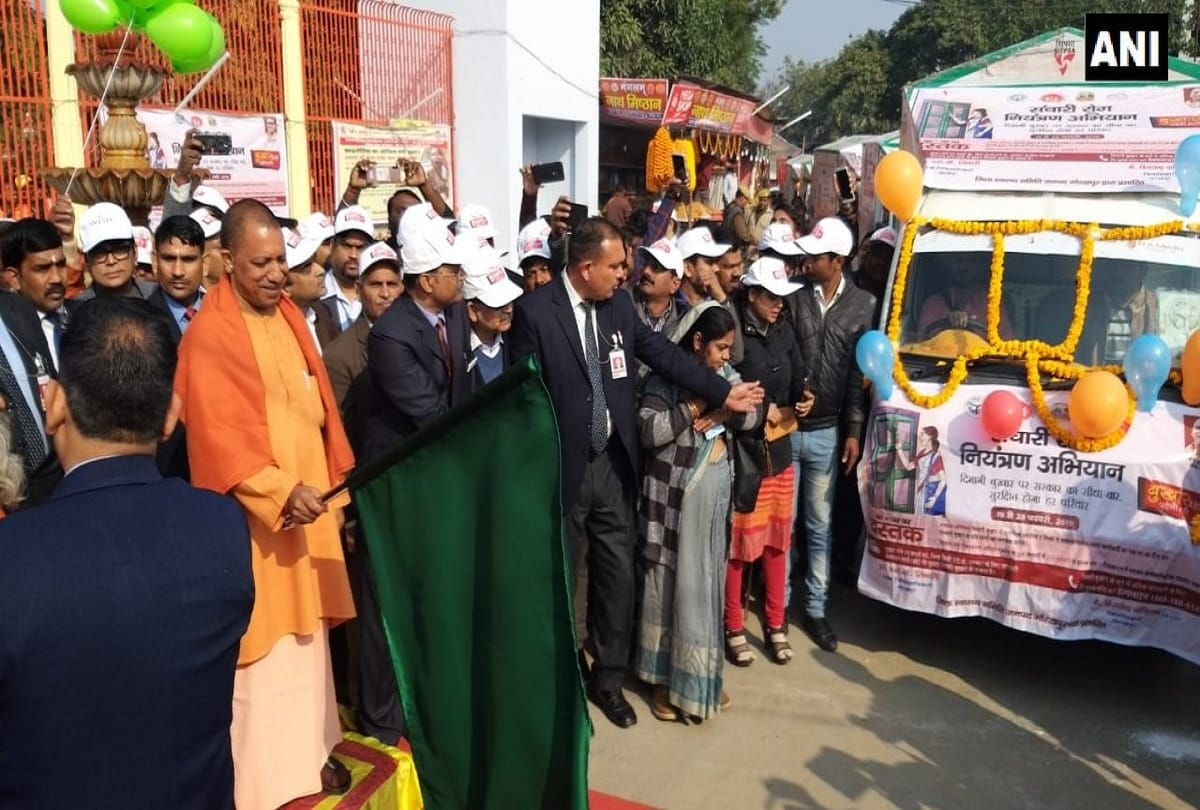 Yogi Adityanath flags off 33 Sarthi Sandesh Vahini vehicles in Gorakhpur