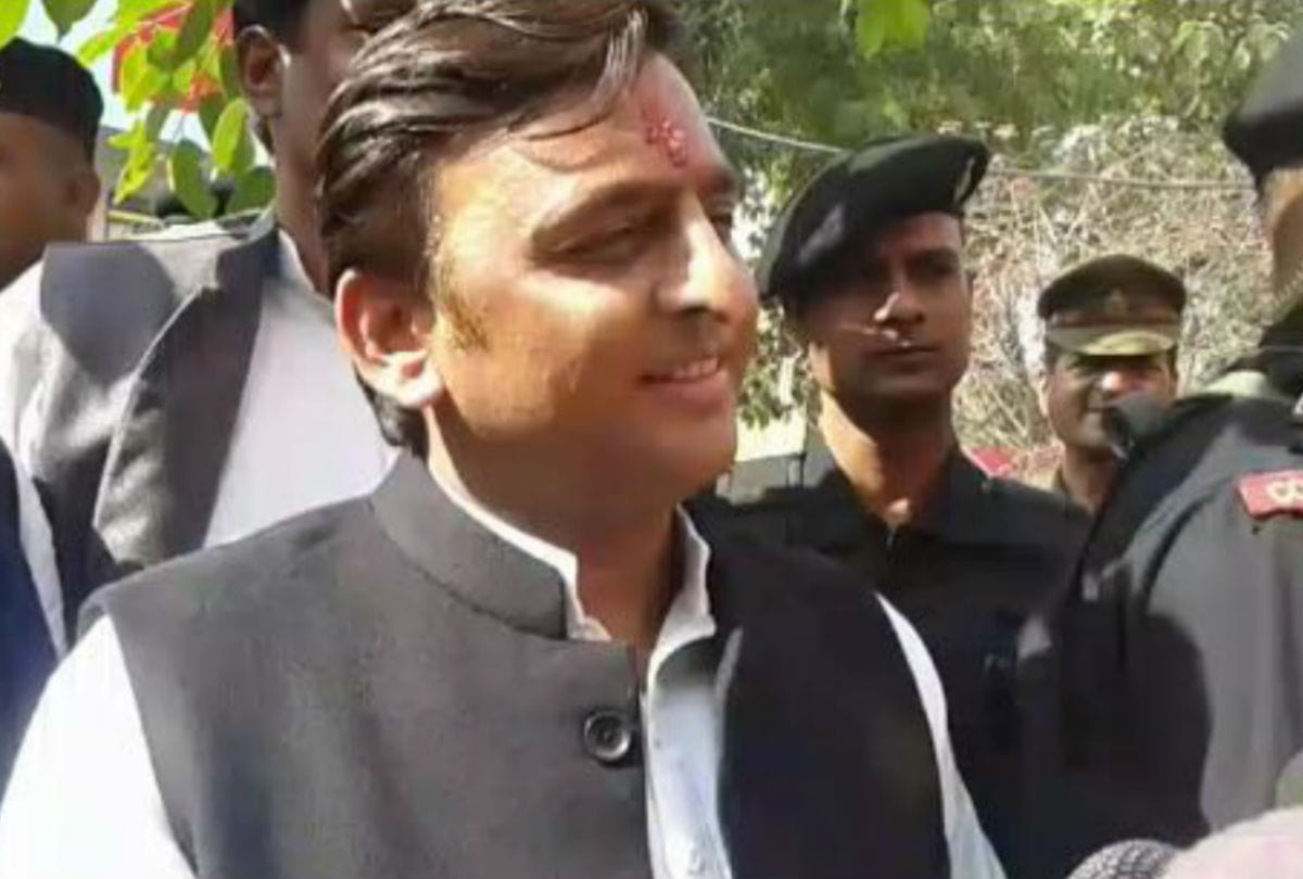 akhilesh yadav said bjp workers selling illegal liquor in uttar pradesh