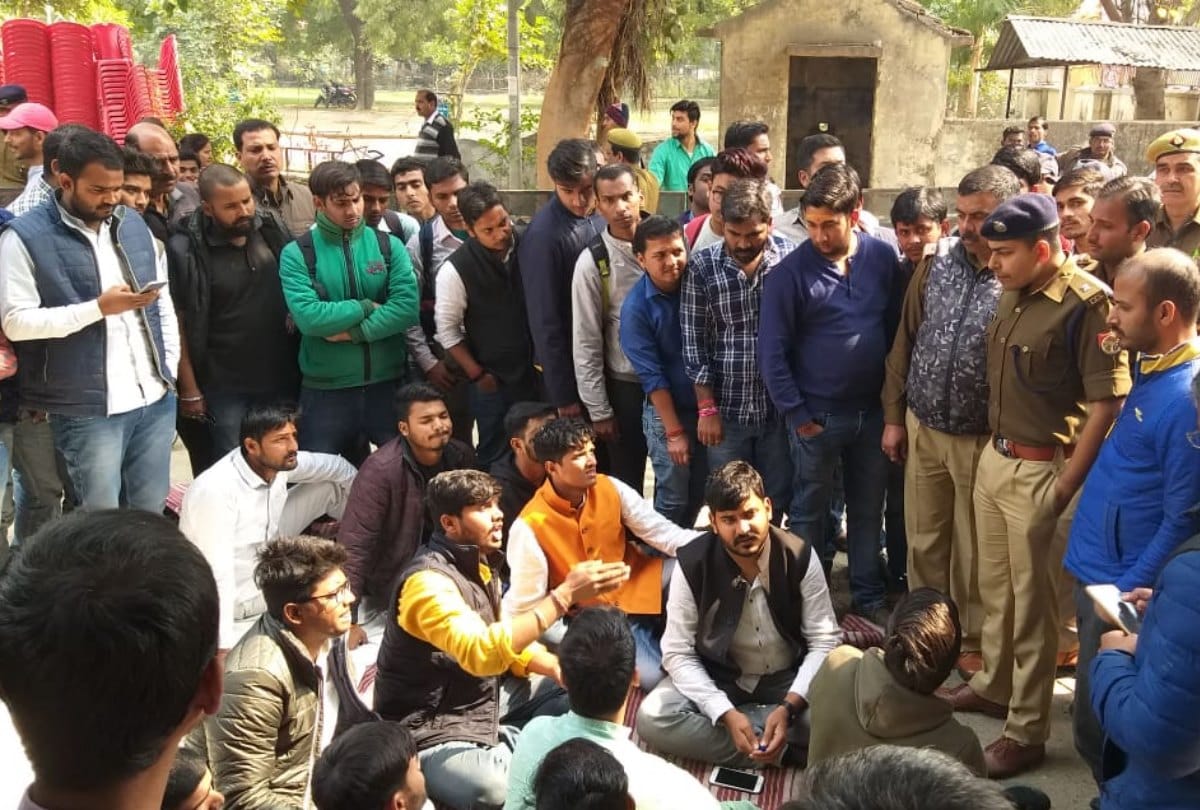 heavy force deployed at Allahabad university campus due to student leader protest
