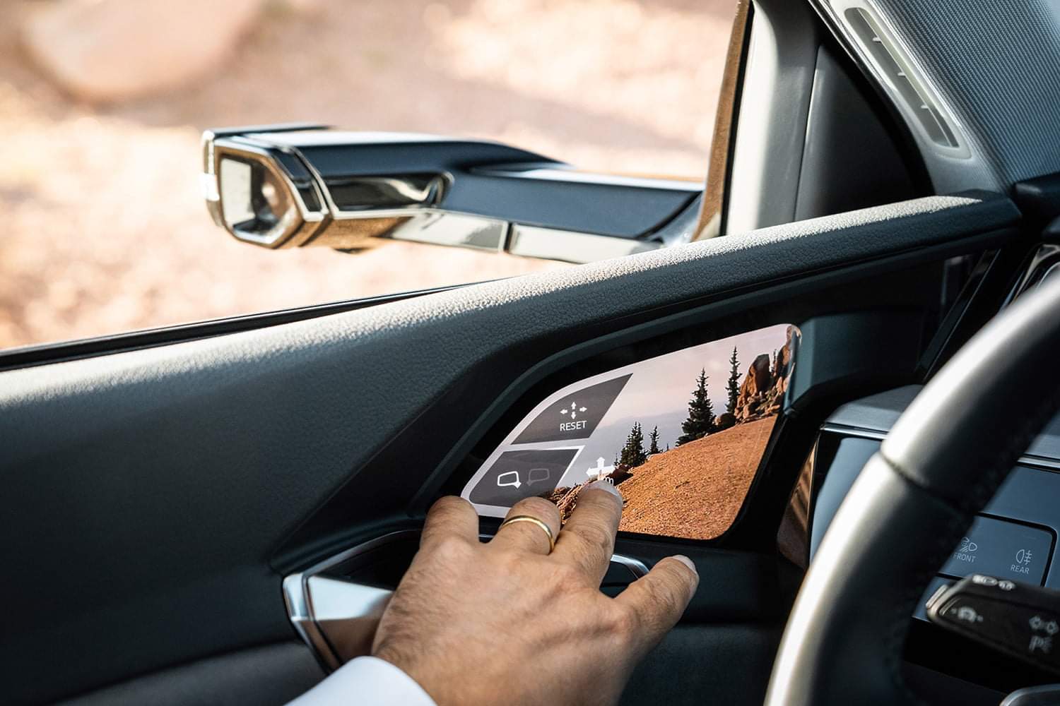 Audi E-Tron Electric SUV Launched, you will get surprise when you know about the features