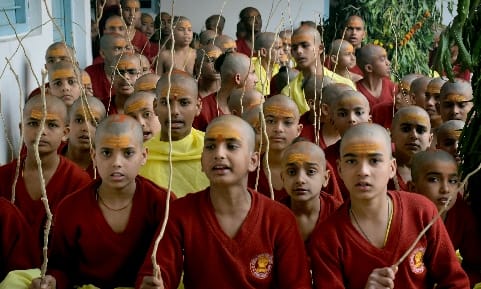 बटुकों को भिक्षा मांगते देख अभिभावकों की आंखें हुई सजल
