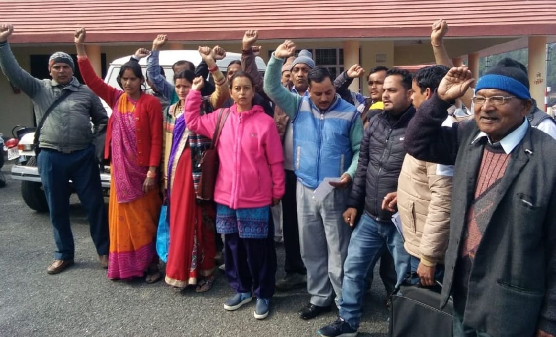 parents protested against the school in bageshwar