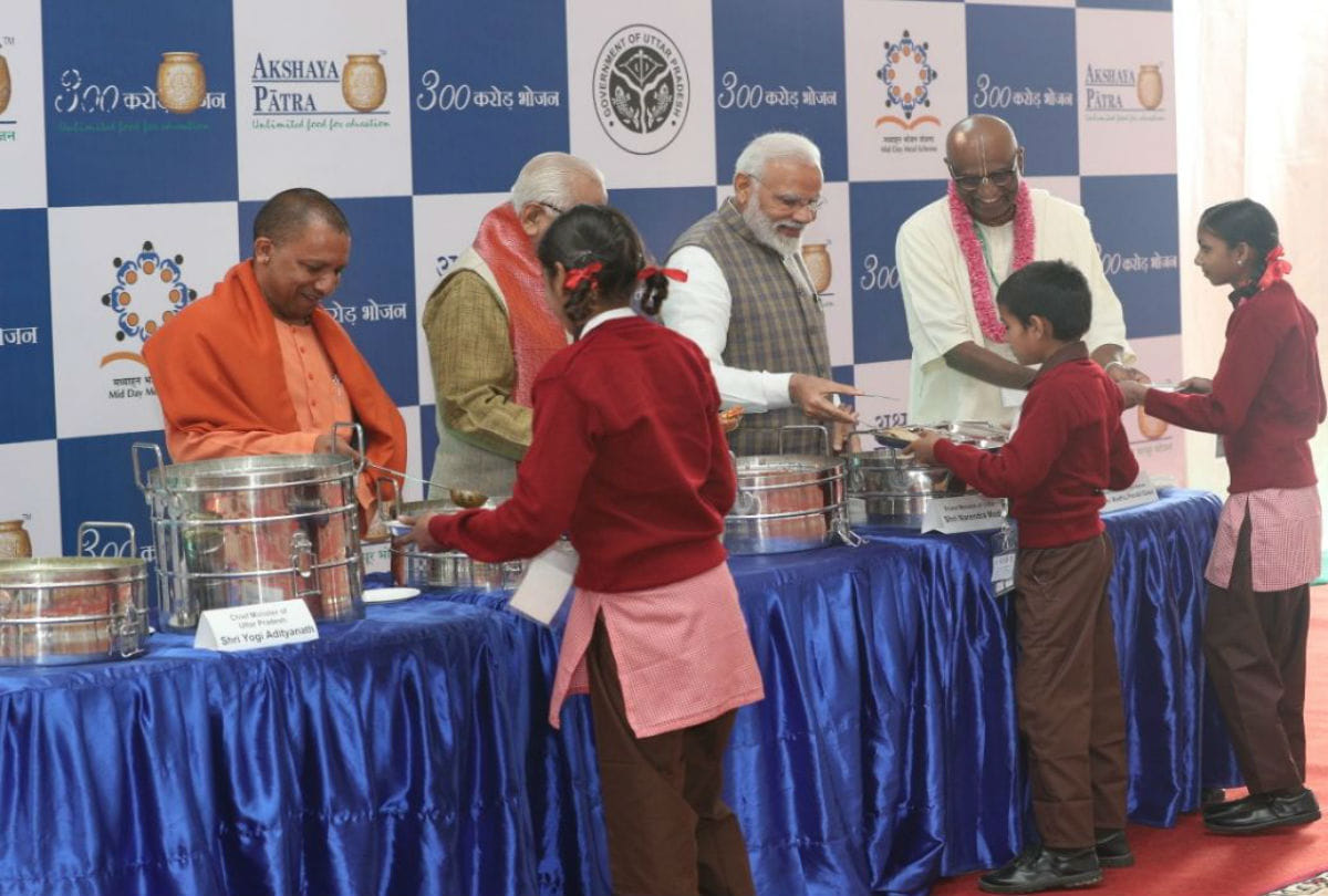 narendra modi, ram naik and yogi adityanath serving meal to children