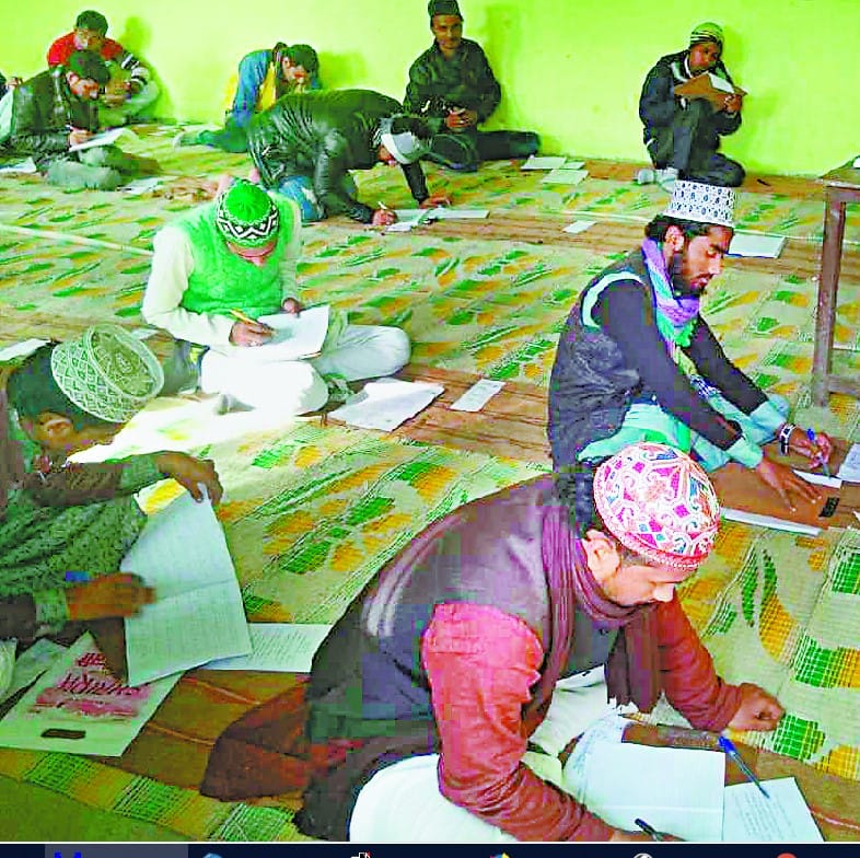 अव्यवस्थाओं के बीच शुरू हुई मदरसा बोर्ड परीक्षा