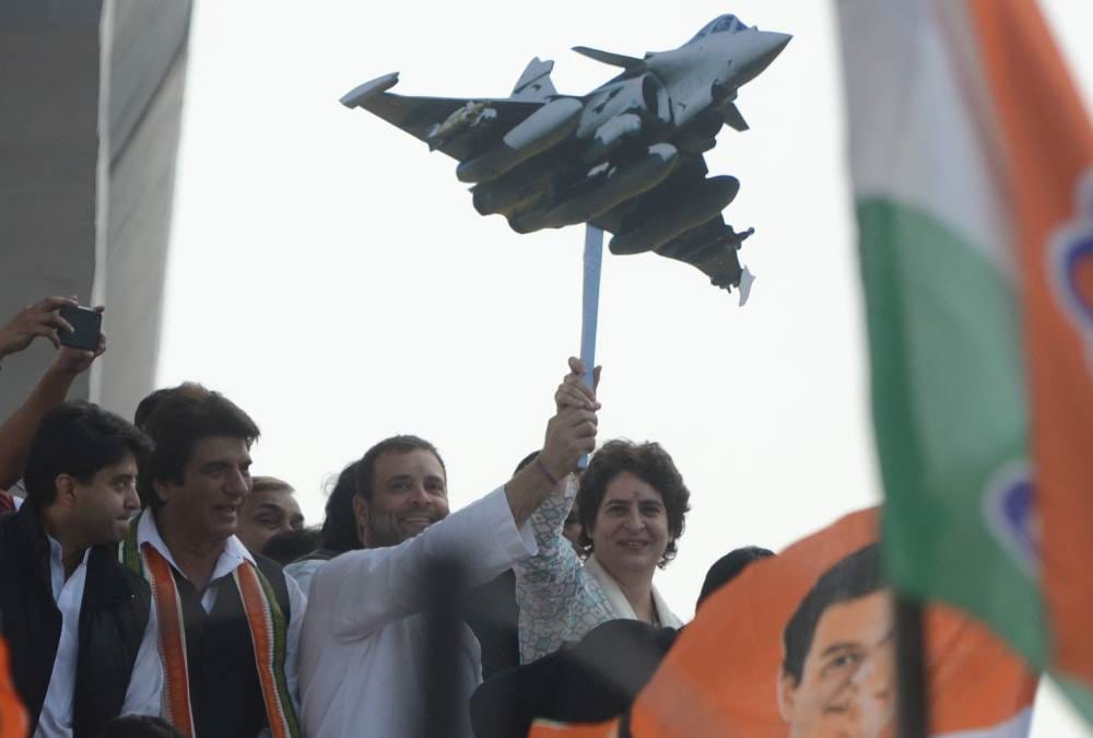 priyanka and rahul flied rafale jet during road show in lucknow