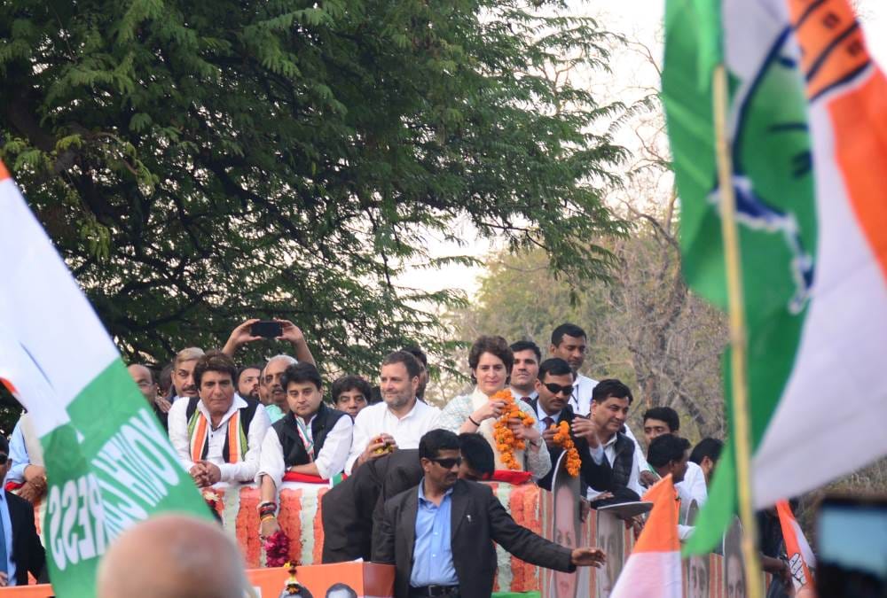 priyanka and rahul flied rafale jet during road show in lucknow