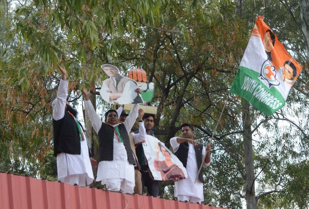 priyanka and rahul flied rafale jet during road show in lucknow