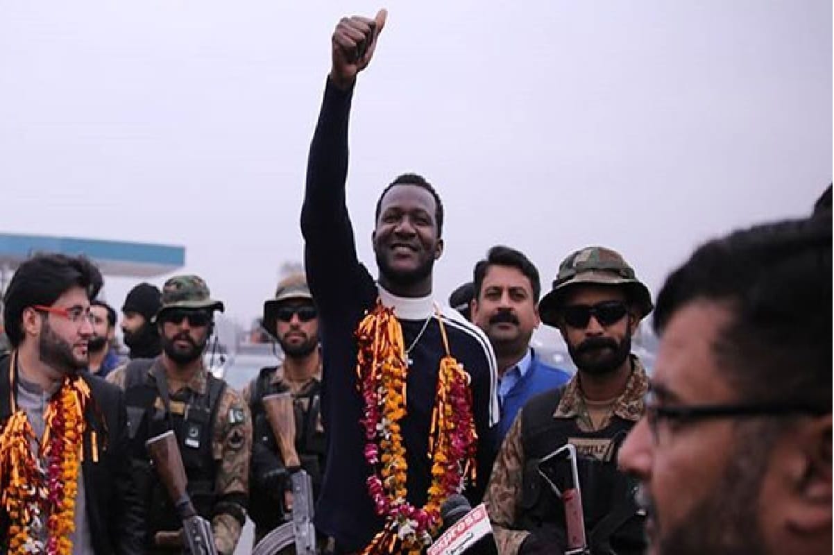 Darren Sammy may get Pakistan citizenship, application forwarded to president by Peshawar Zalmi