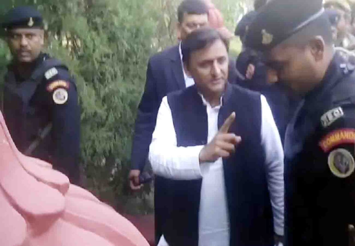 Akhilesh Yadav targets BJP in etawah