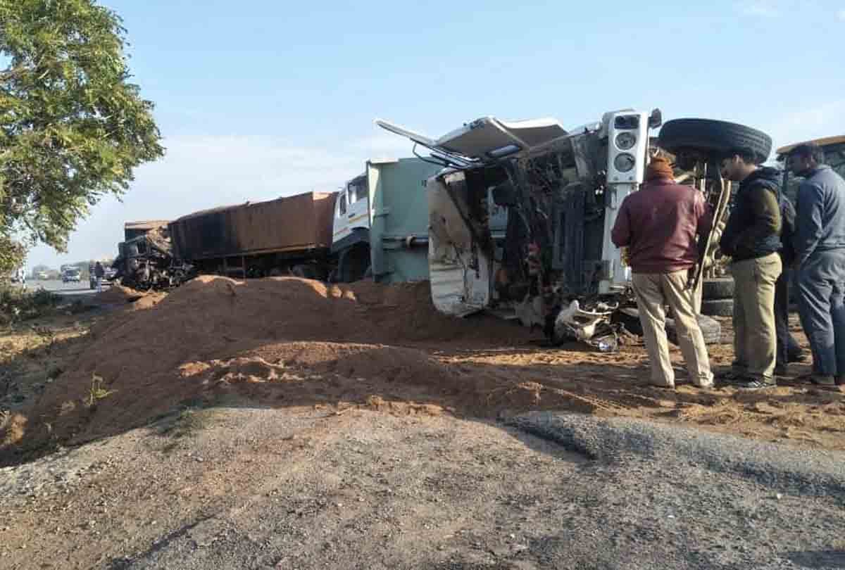 road accident in kanpur jhansi highway