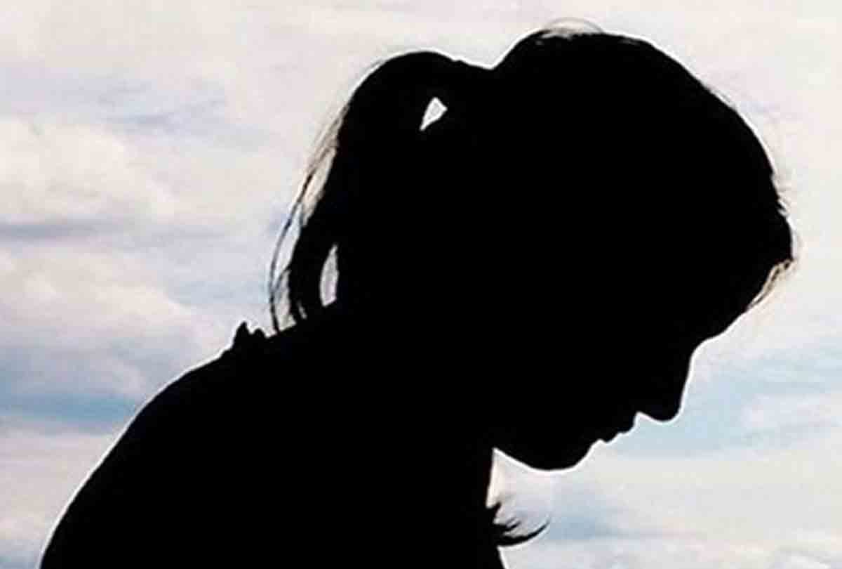 misdeed with girl in kanpur on tip of knife