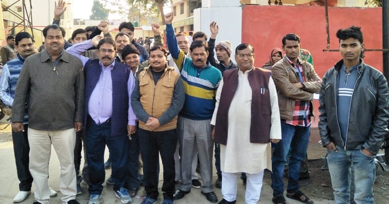 पूर्व मंत्री अशोक यादव ने दुकानदार को धमकाया, रिपोर्ट दर्ज