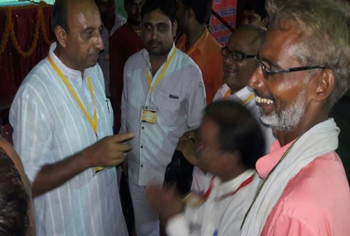 Excise Minister goes at marriage party who shared the pain with family of Poisonous liquor victims