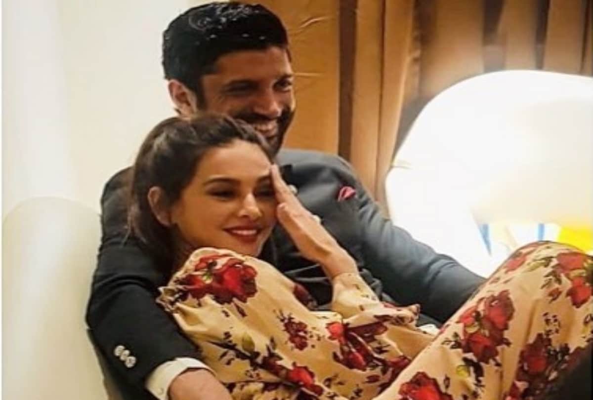 Farhan Akhtar shared romantice poetry for girlfriend Shibani Dandekar in Valentines Day Week