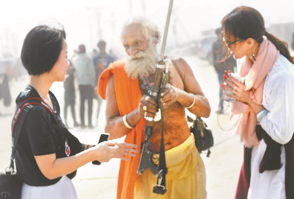 Hollywood actress at Sangam Kumbh Mela with Bandhundhari Baba