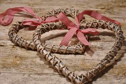 कविता भट्ट : प्रेम-अगन, अनोखे आलिंगन