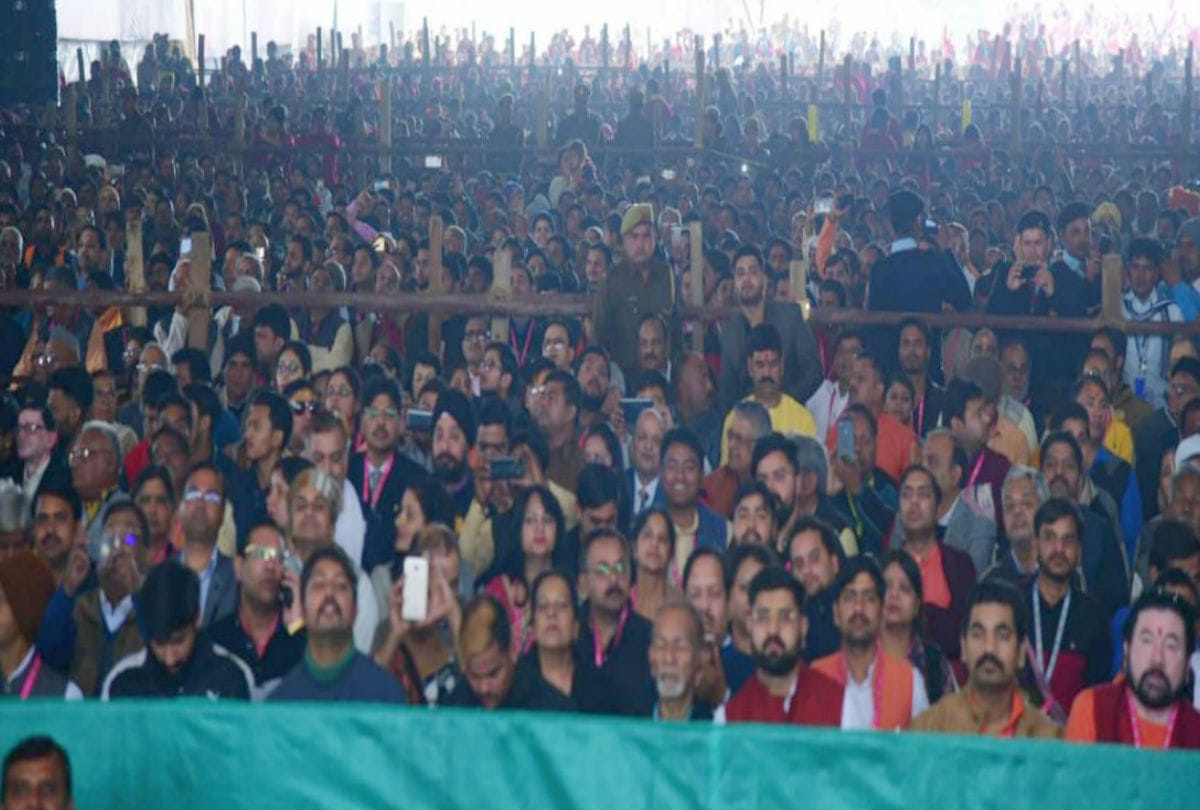 huge crowd gathered in narendra modi program in vrindavan