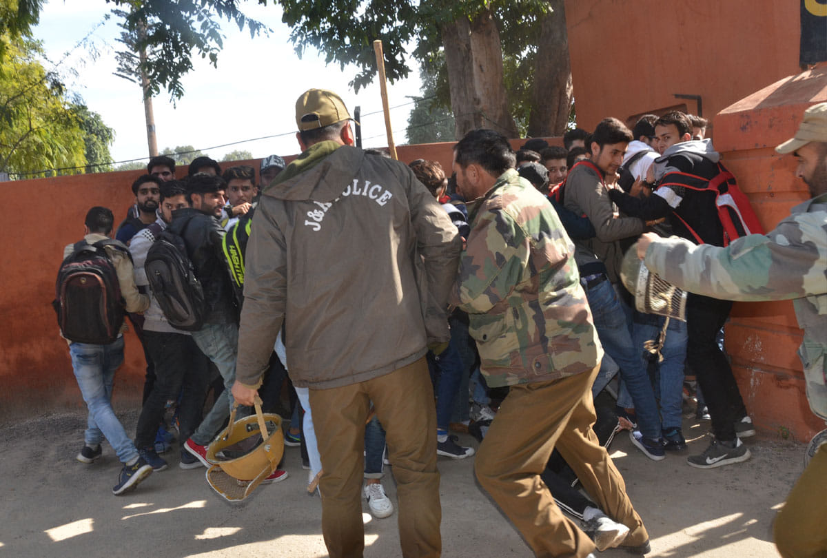 passengers of kashmir raised pro pakistan slogans in jammu, students of college protested
