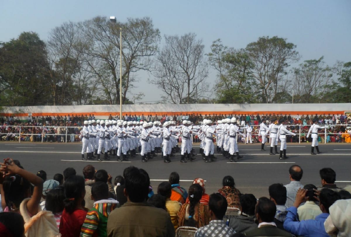 Strange story why kolkata police wear white uniform instead of Khaki