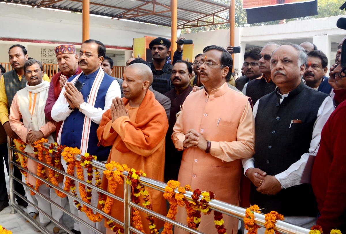 PM Modi will be take holy dip in Sangam Kumbh Mela with cabinet minister