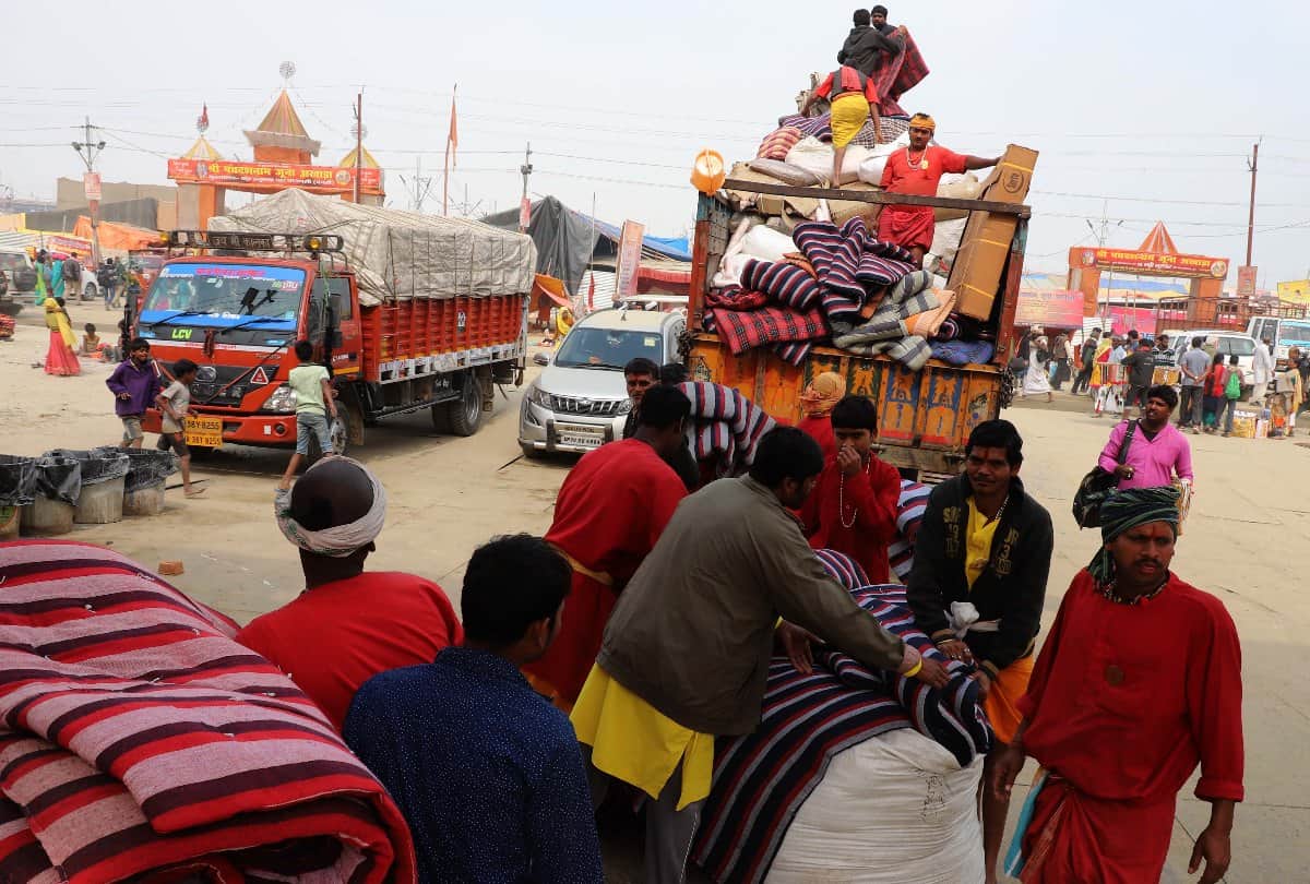 Kumbh 2019: after Finished Shahi Snan tradition Naga Sadhu prepared to going Kashi
