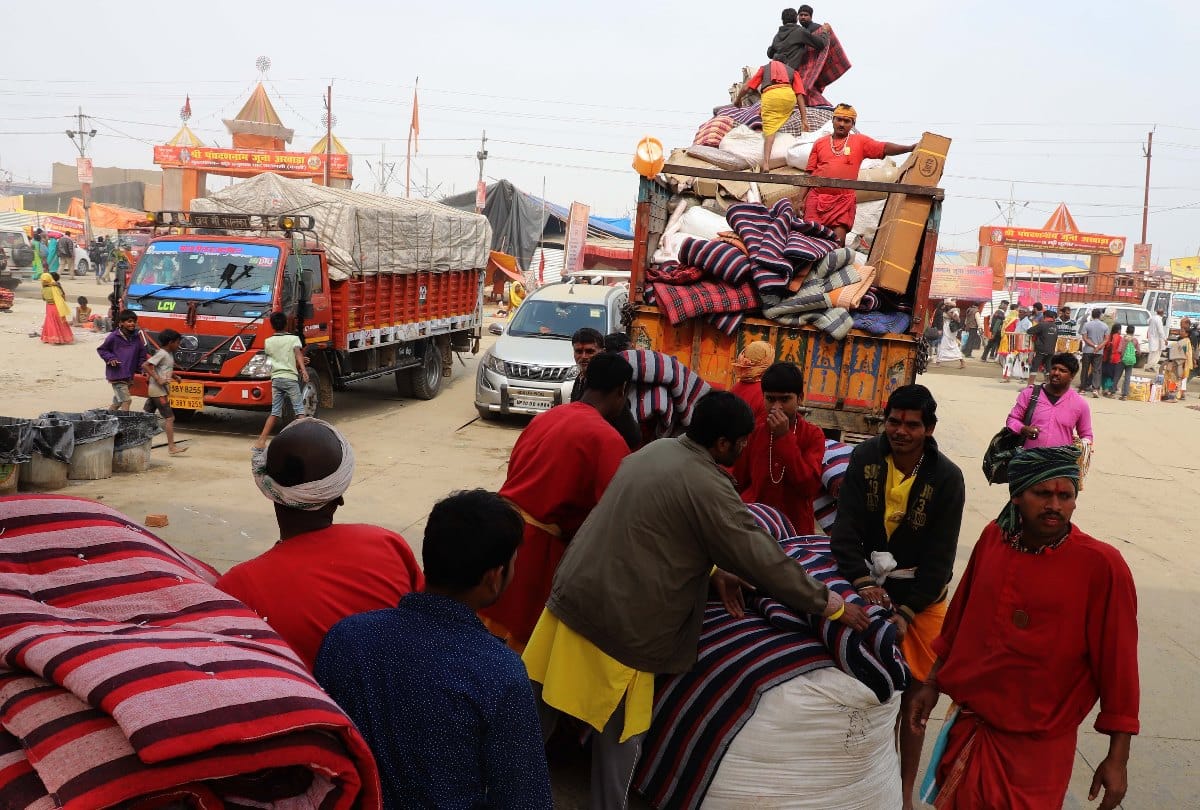 Kumbh 2019: after Finished Shahi Snan tradition Naga Sadhu prepared to going Kashi