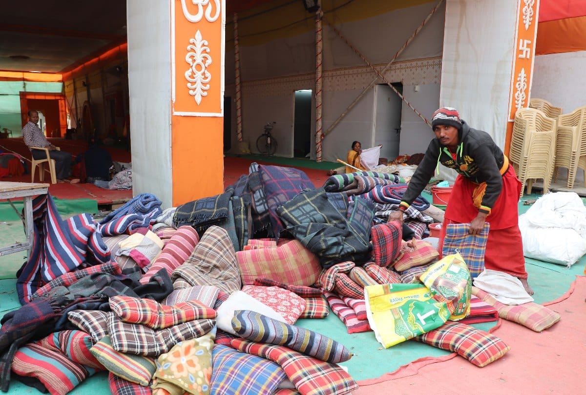 Kumbh 2019: after Finished Shahi Snan tradition Naga Sadhu prepared to going Kashi