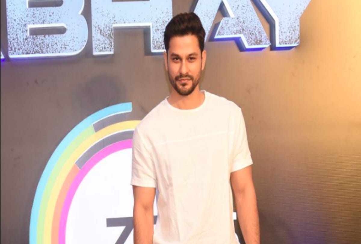 actor kunal khemu's web series 'abhay' director samar sheikh leave now