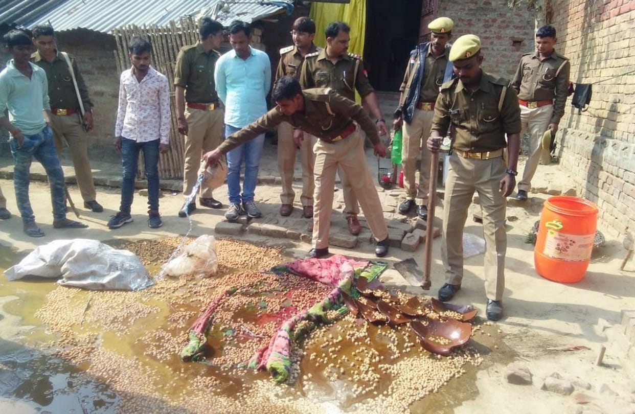 कच्ची शराब की 12 भट्ठियां तोड़ीं, लहन नष्ट