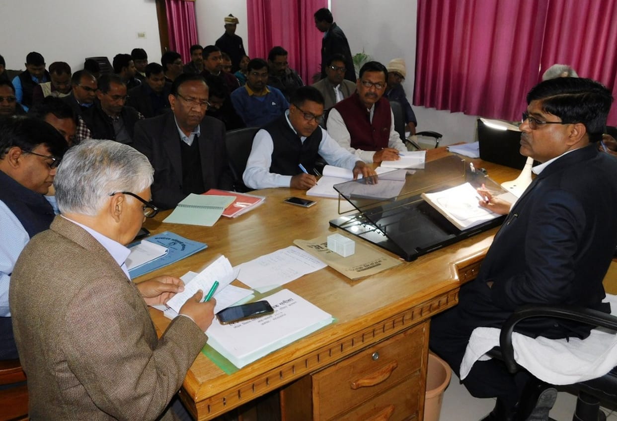 समीक्षा बैठक में गैरहाजिर दो एक्सईएन का वेतन रोका