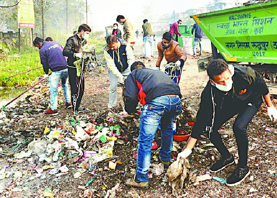 Garbage washed upto one kilometer of highway in Rudrapur