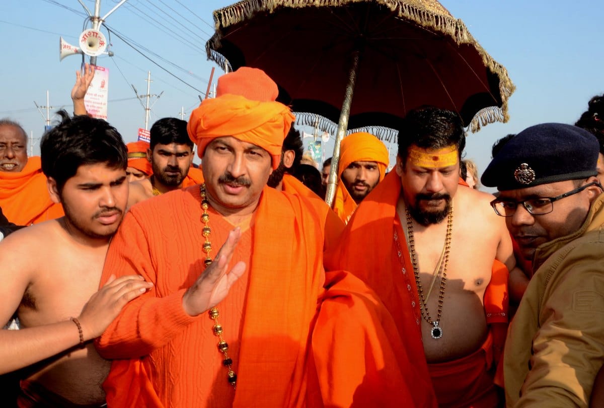 Manoj Tiwari bathed in Ganga Kumbh mela for BJP victory in lok sabha election