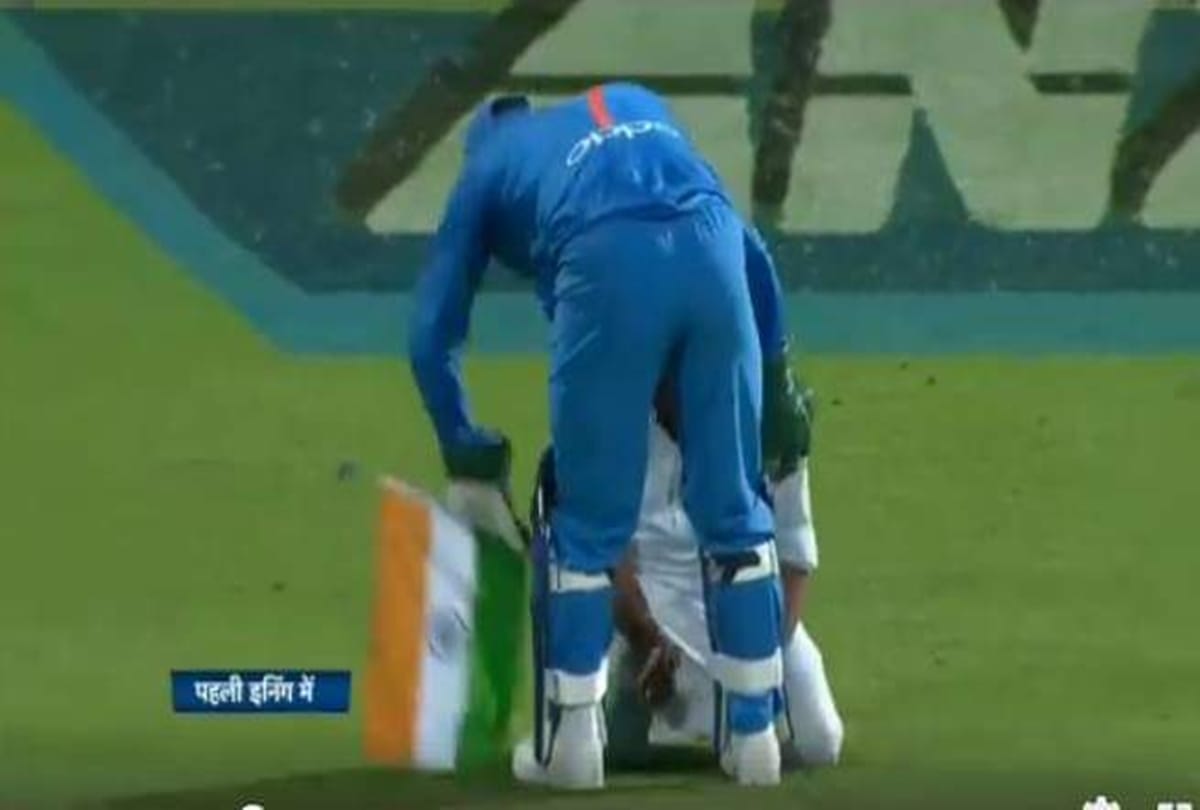 MS Dhoni Shows His Patriotic Gesture During 3rd T20, Tiranga goes viral