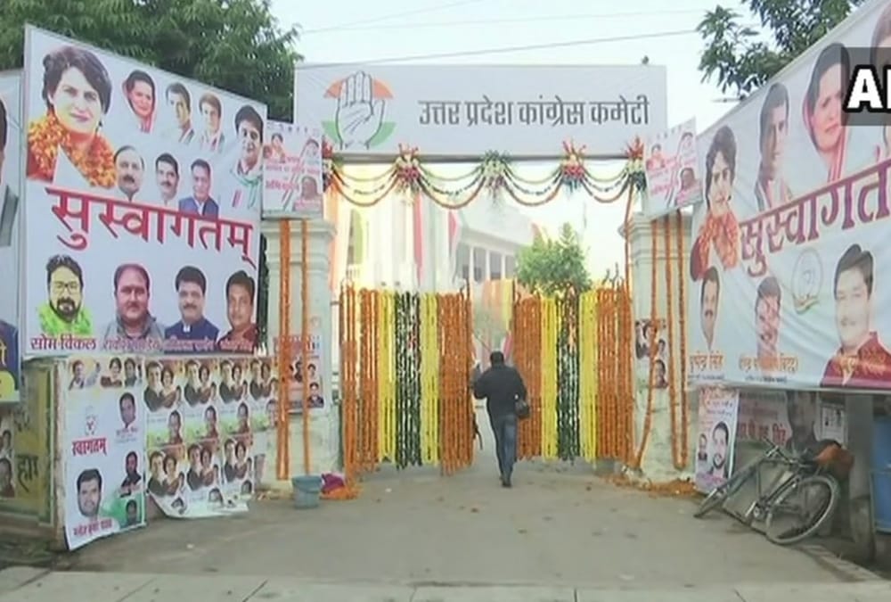 posters in lucknow on priyanaka gandhi visit in lucknow.