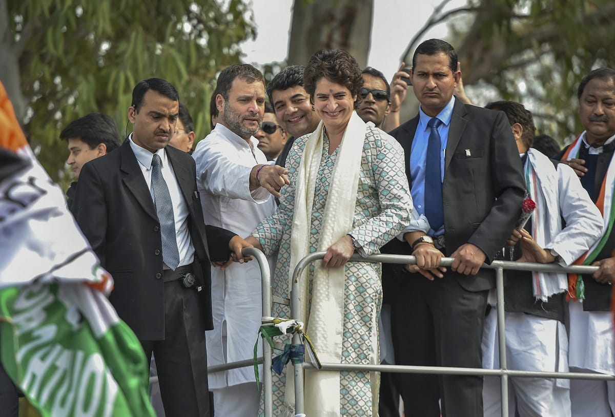 priyanka gandhi meeting with congress leaders in lucknow.