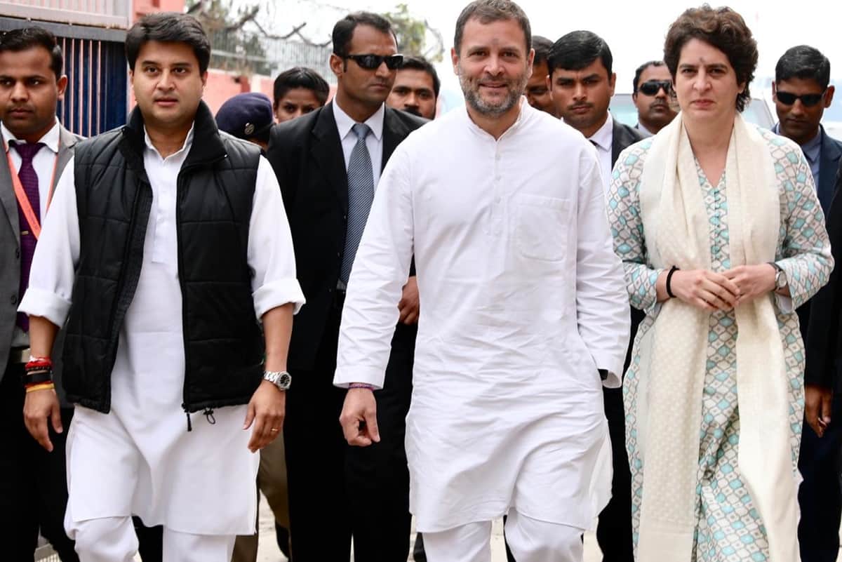 On hug day congress shares rahul hugs pm modi video and attacks bjp and says lets hug dont hate