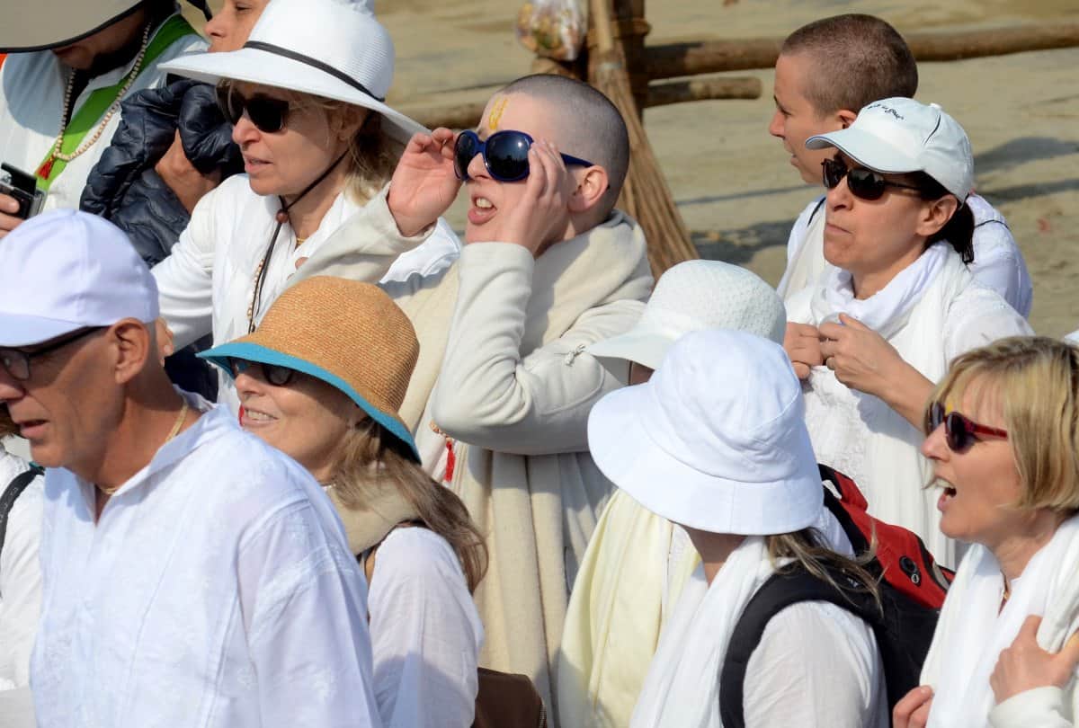 many foreign devotees said 'Jai Mahadev' with Sai ma in Kumbh Mela 2019