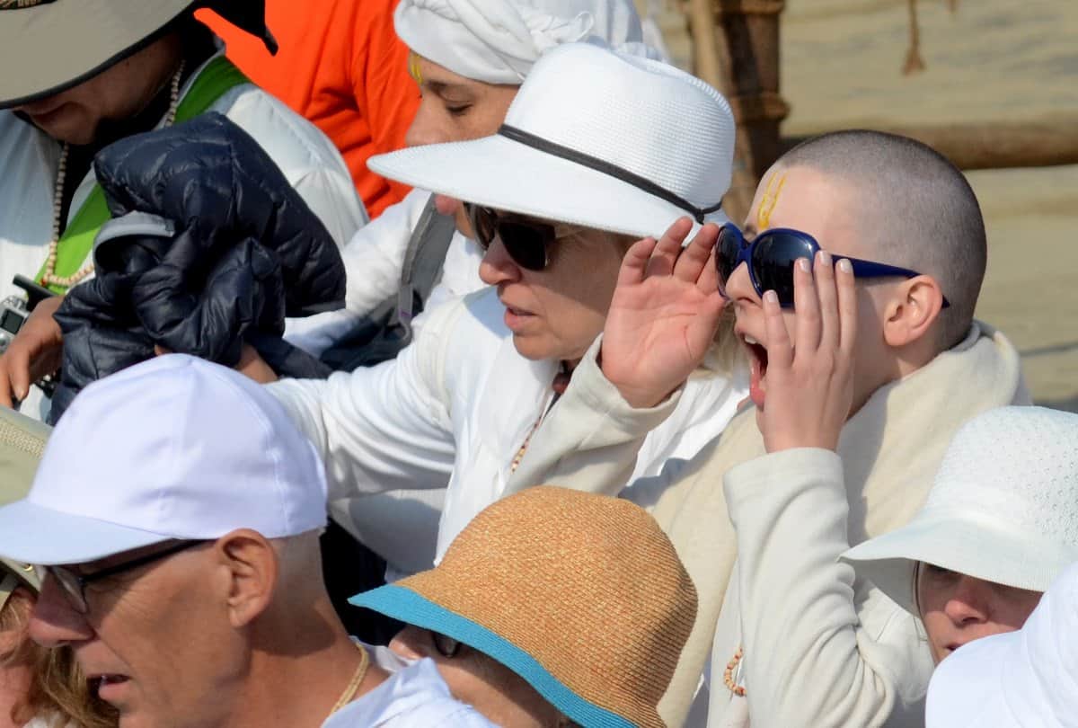 many foreign devotees said 'Jai Mahadev' with Sai ma in Kumbh Mela 2019