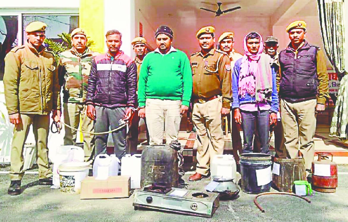 Police arrest many people making illegal liquor