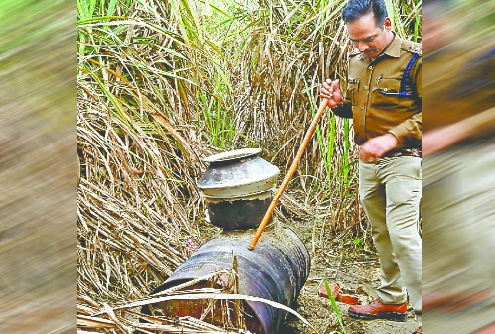 Administration strict after poisonous liquor case, 82 alcohol mafia and 47 villages on radar