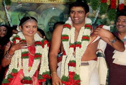 Valentine Day 2019: cricketers who got married with their childhood friends