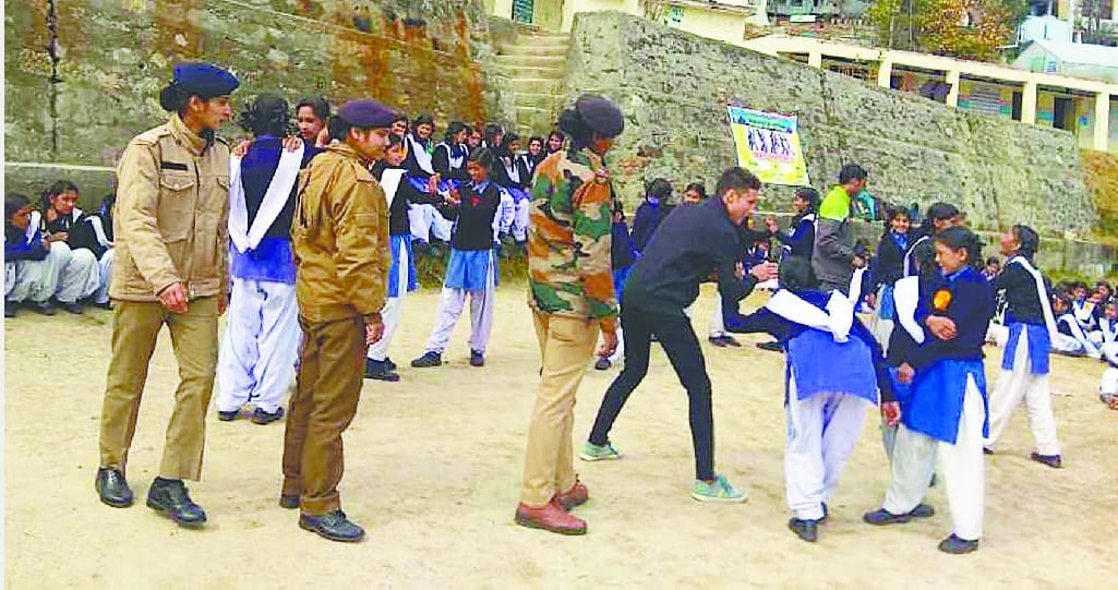 Students learnt technics of self defence