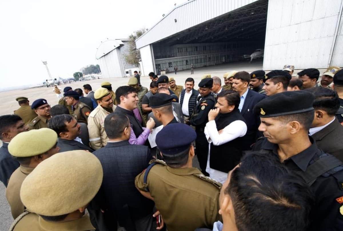 ex cm akhilesh yadav program cancel after heavy crowd student in allahabad university
