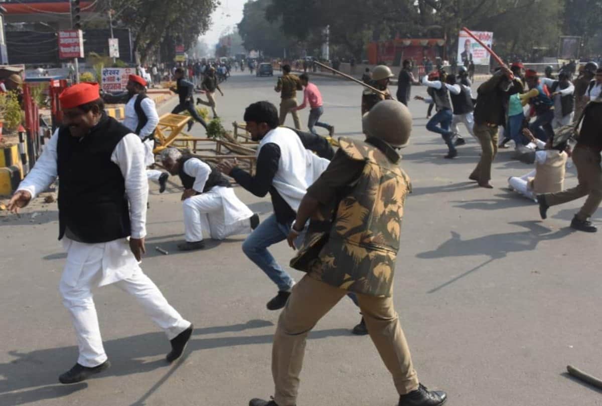 ex cm akhilesh yadav program cancel after heavy crowd student in allahabad university