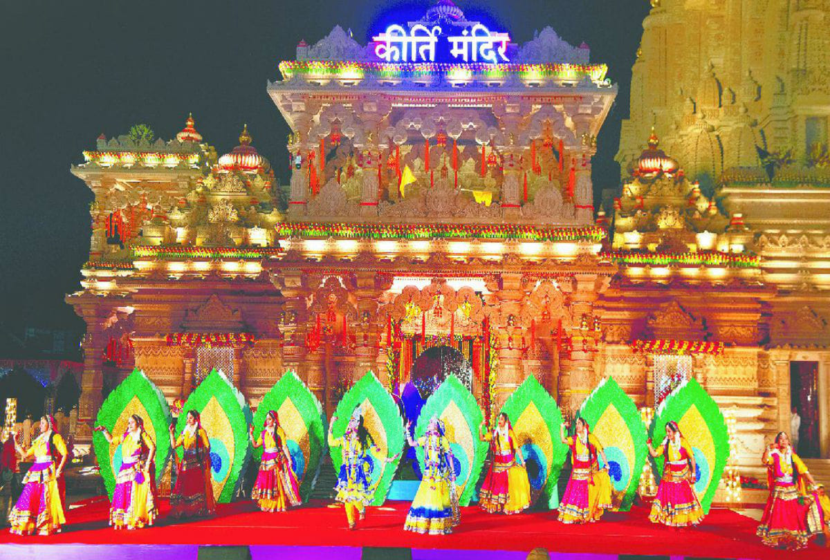 thousand of devotees gathered at kirti temple barsana in mathura